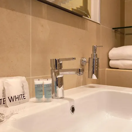 Window On Πανσιόν 4*