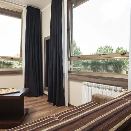 Window On Πανσιόν 4*