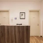 ゲストハウス Window On 4*