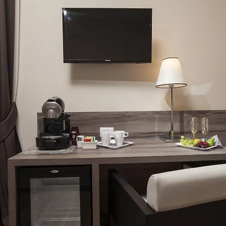 Window On Pensión 4*