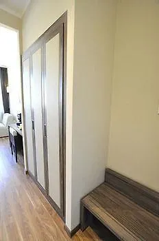 Window On 게스트하우스 4*